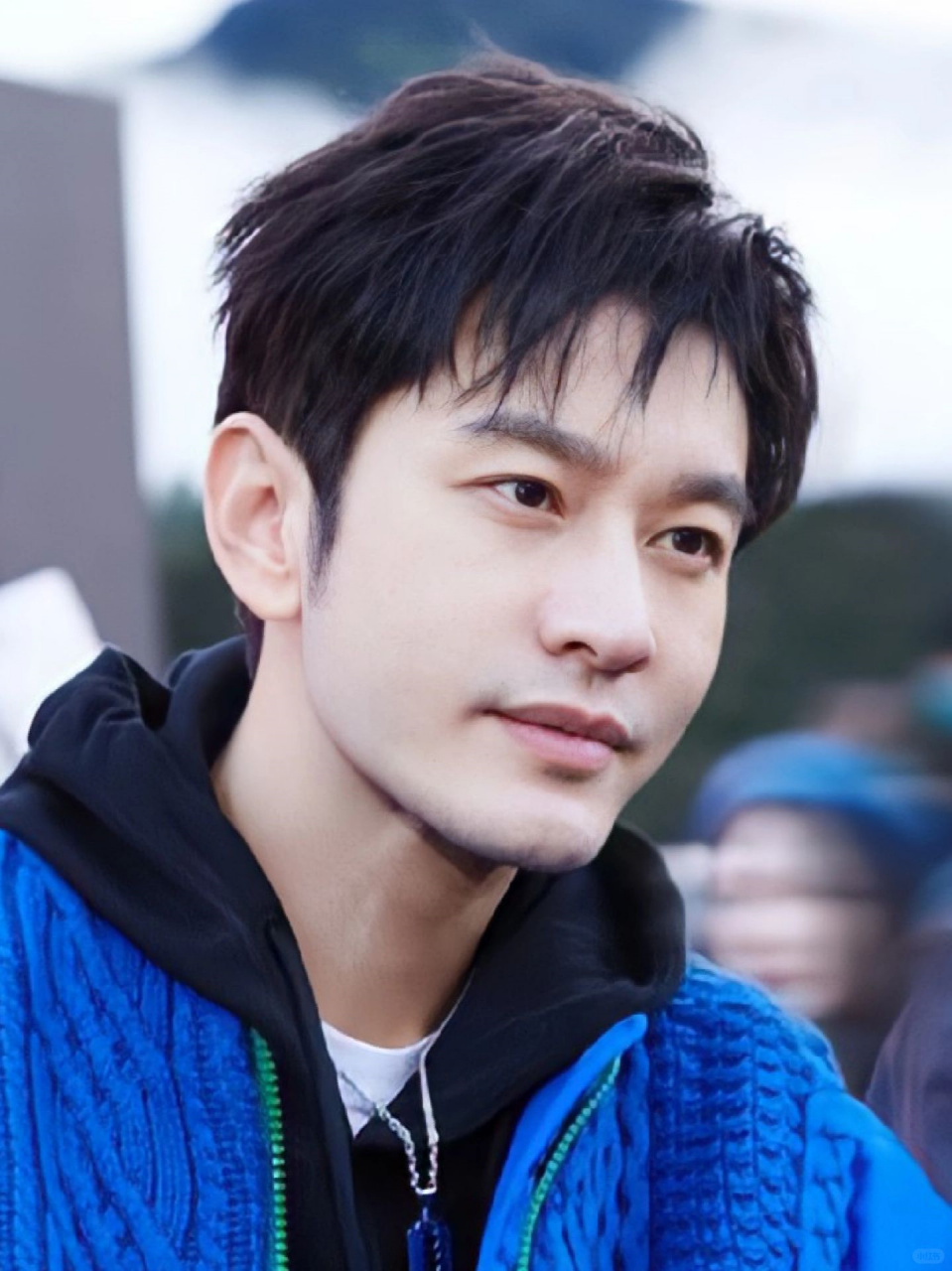 黄晓明靠假发颜值逆袭?