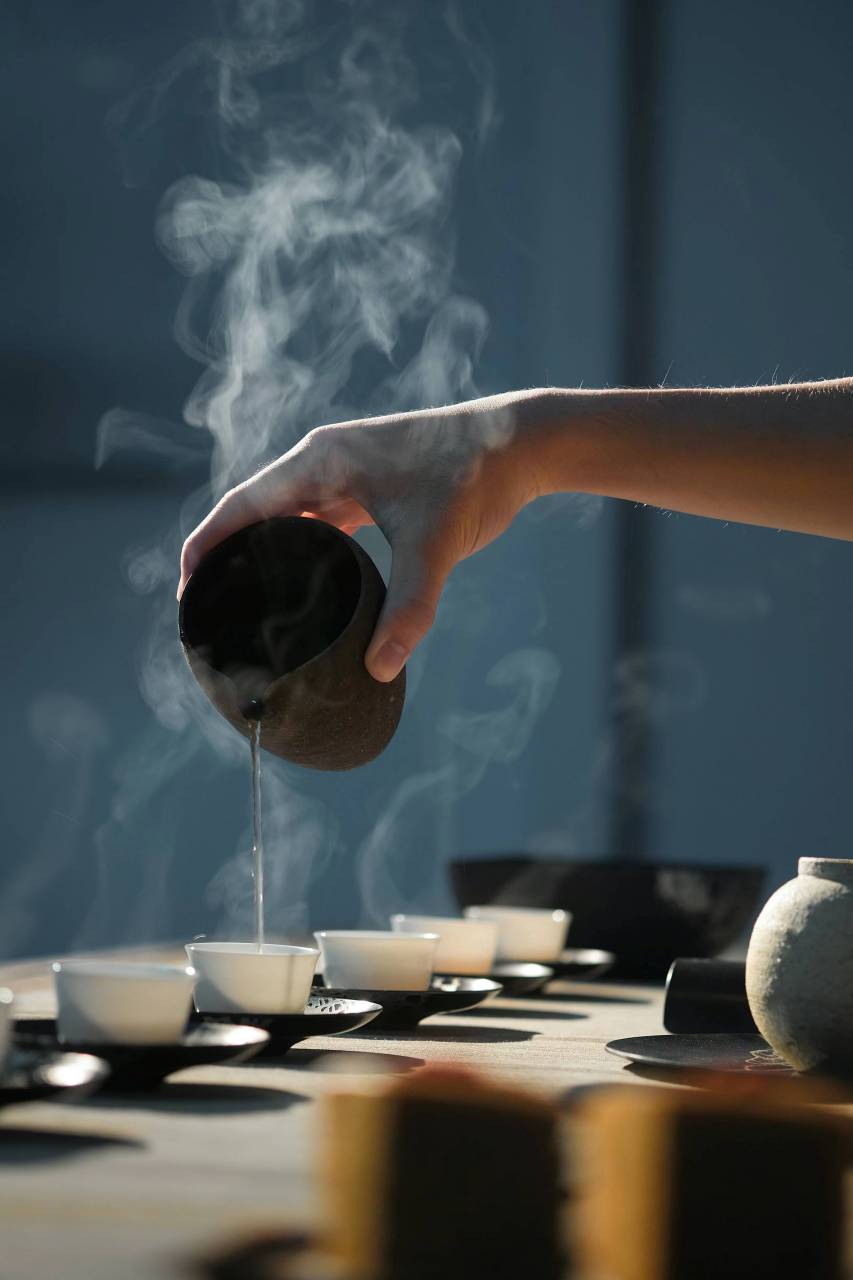 第一味爱心:凡事包容,诸事忍让:第二味虚心:谦虚为人,低调做事;第三味