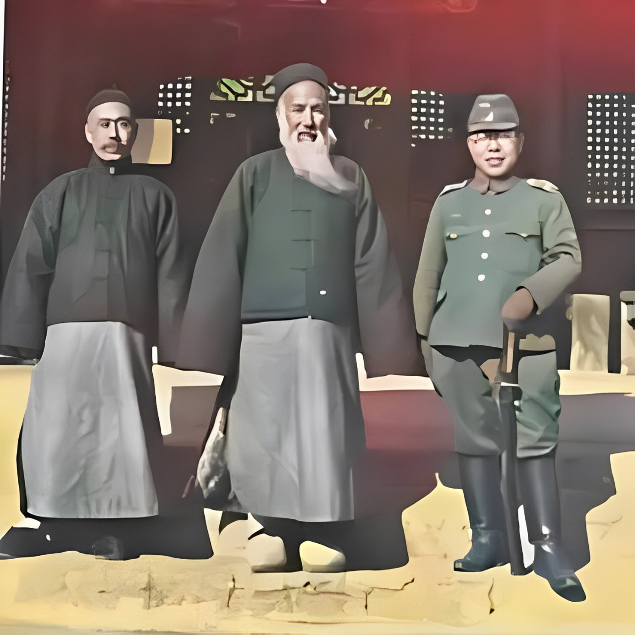 在抗日战争时期,日本人与孔庙前的孔子后人合影.