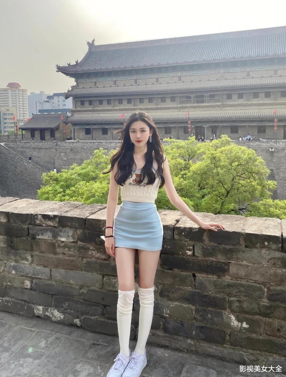 大学辅导员的妹妹,网红女主播,今年26岁还单身,高颜值气质型美女