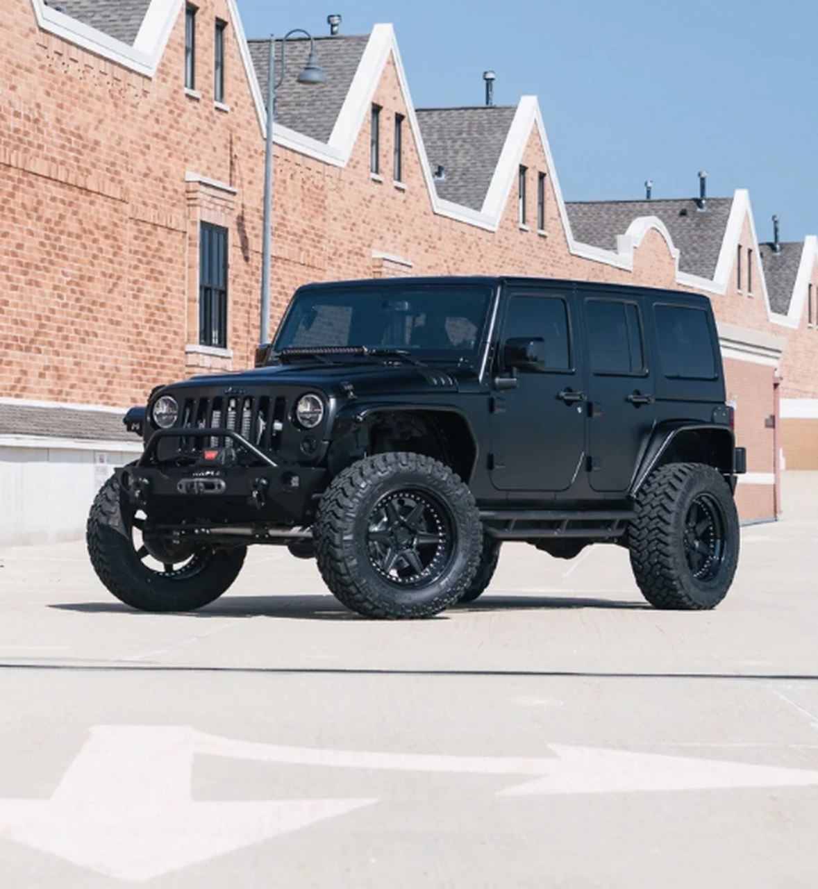 吉普牧马人,硬派越野的代名词!最低售价45w起,让你轻松化身越野大神.