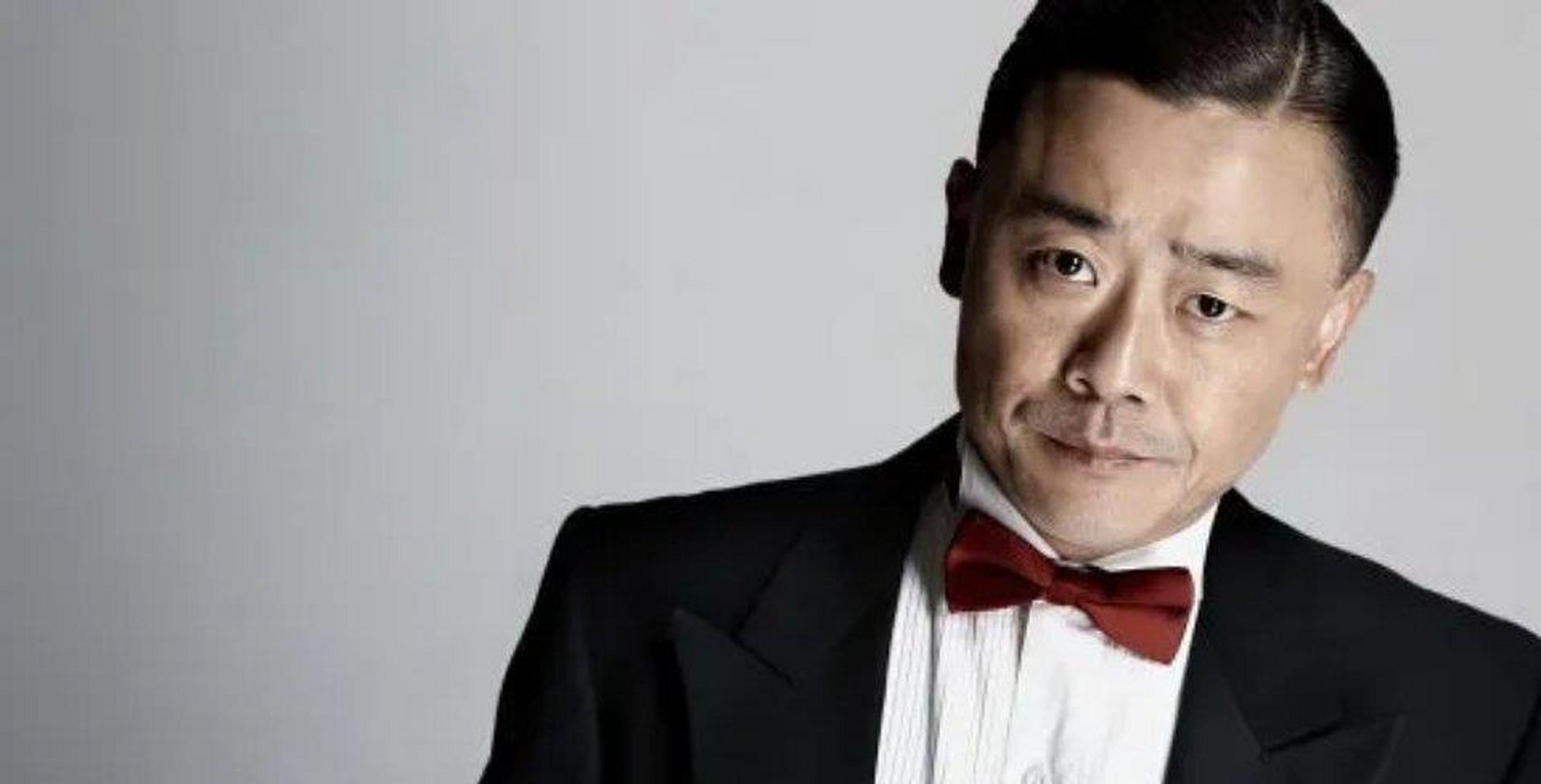 周立波最辉煌的时候,年收入6000万,每天吃3个海参,1盅燕窝,平日里最