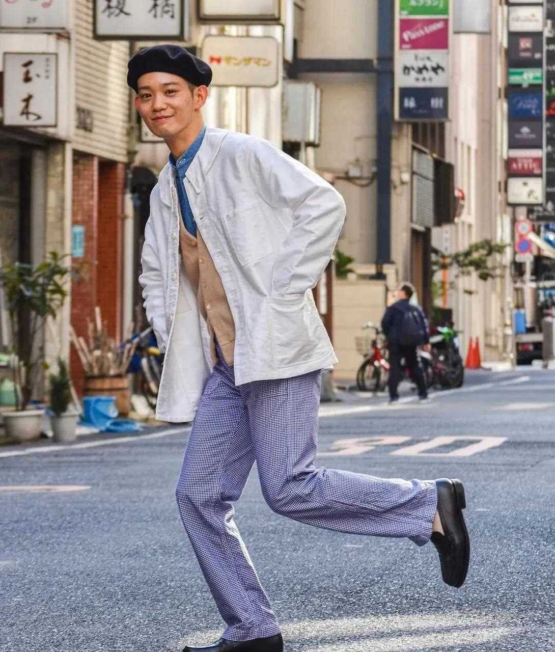 川田真之介被誉为日本时尚界的后起之秀,是一位喜爱复古穿搭和休闲穿