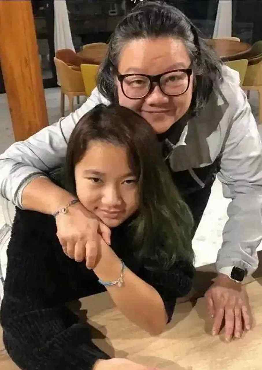 洪晃的女儿vs邱黎宽儿子![大笑]