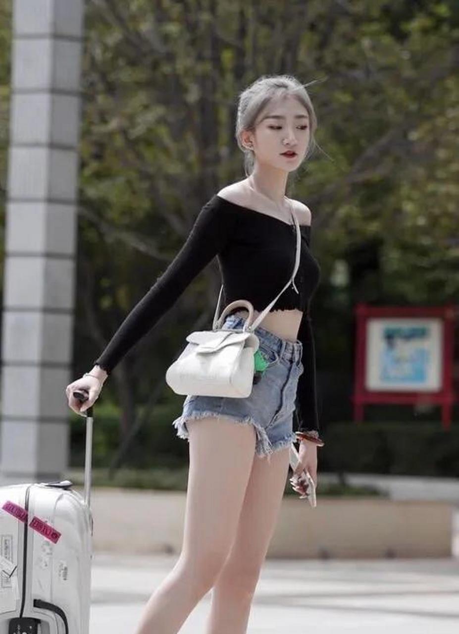 夏季女生短裙短裤街拍写真照片,身材性感