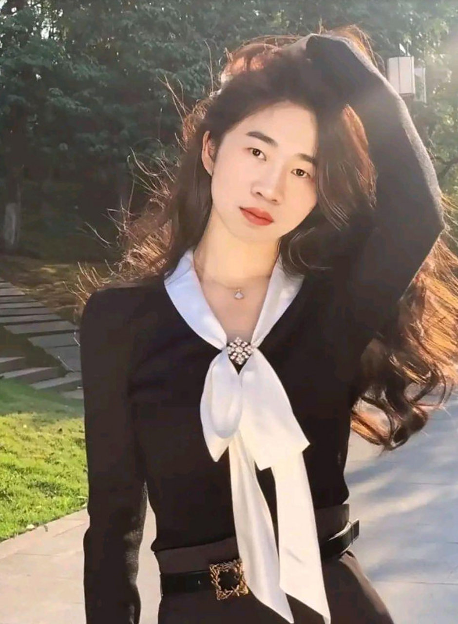 其实,杨迪女装也挺美啊!