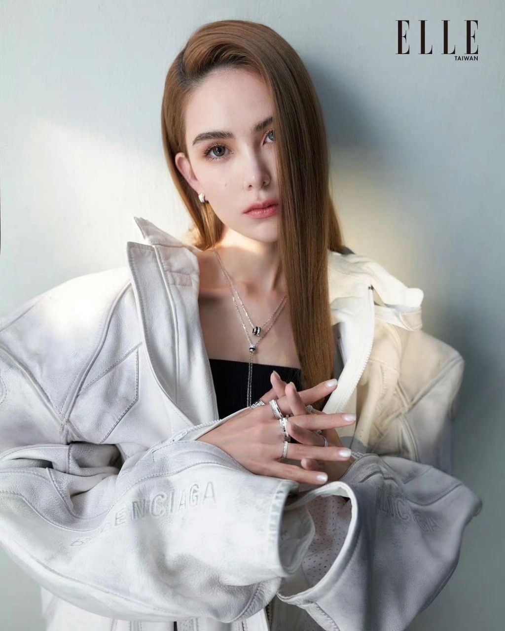 昆凌×elle 台版5月刊封面大片