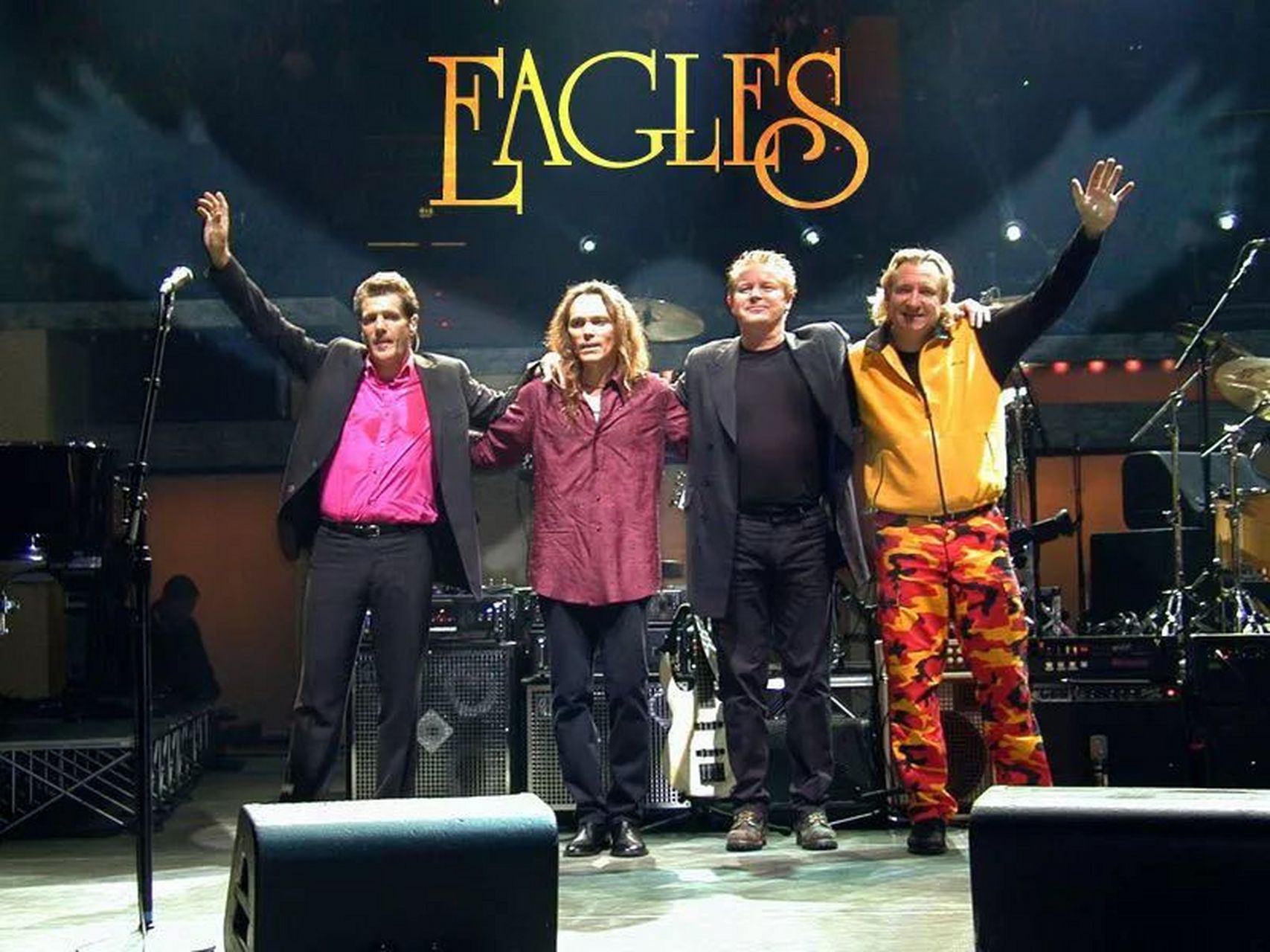 《加州旅馆》(hotel california)是美国摇滚乐队老鹰乐队(eagles)演唱