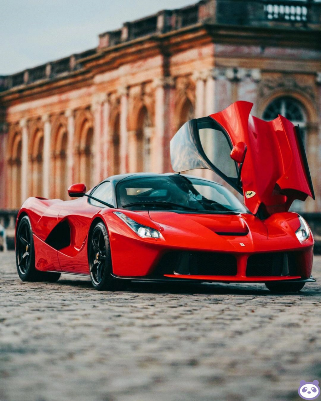每天认识一辆车:三大神车之首法拉利拉法🚗.