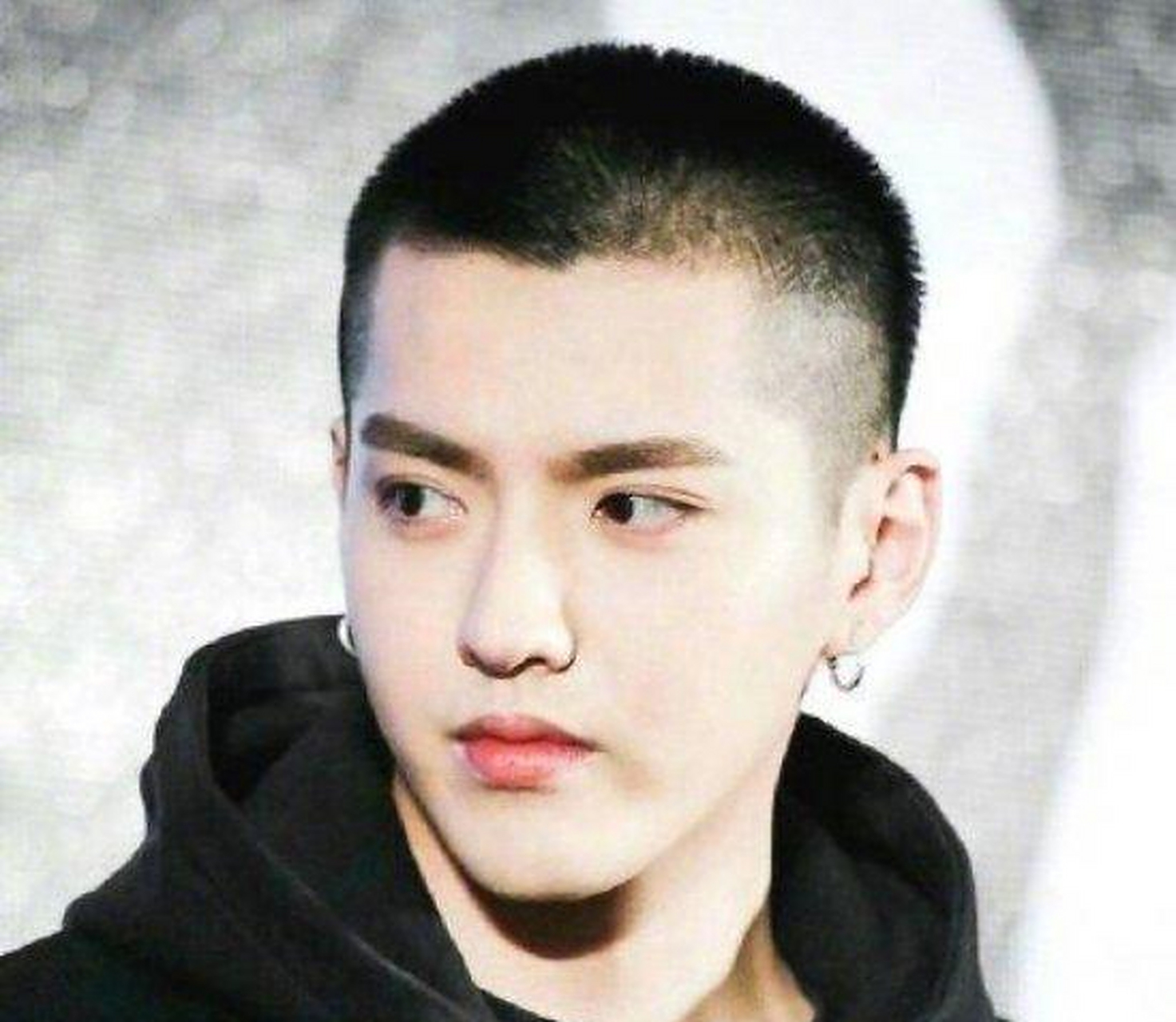 寸头真的很考验颜值,男神们的寸头造型真的太帅了,你最喜欢哪个[爱你]