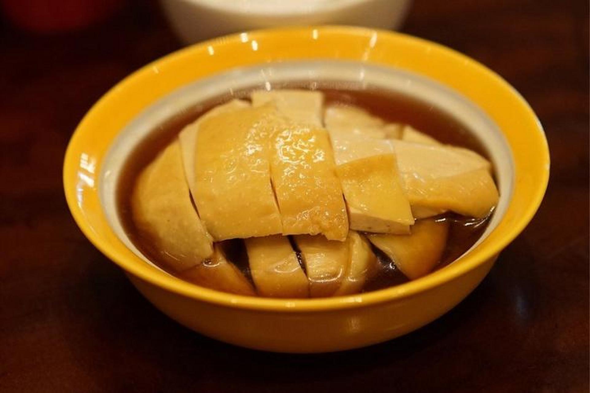 99醉鸡的做法99 94醉鸡是一道传统的中式菜肴,以鸡肉为主料,配