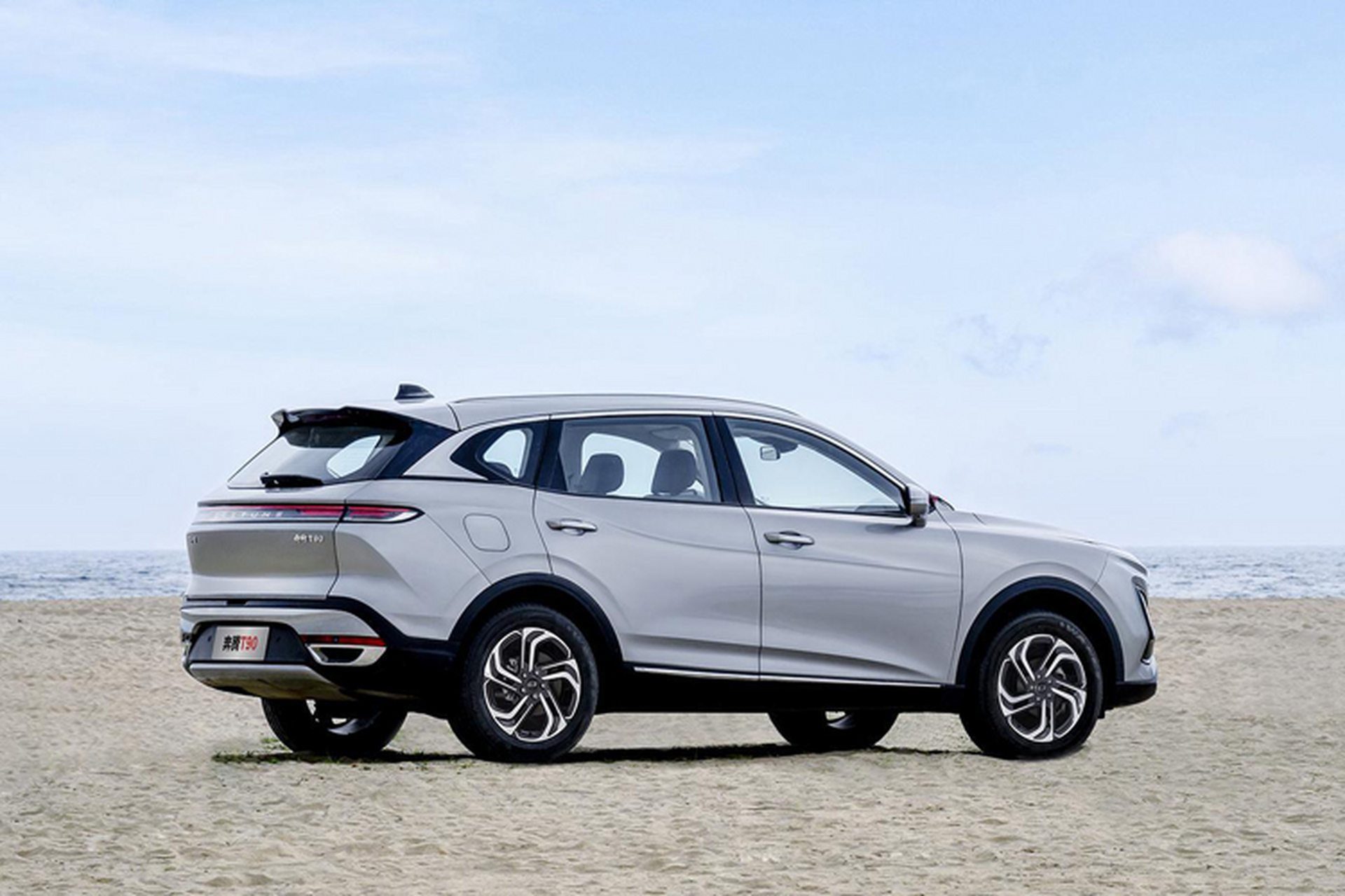 一汽奔腾全新紧凑型suv——t90将在今晚(6月18日)正式公布售价,新车