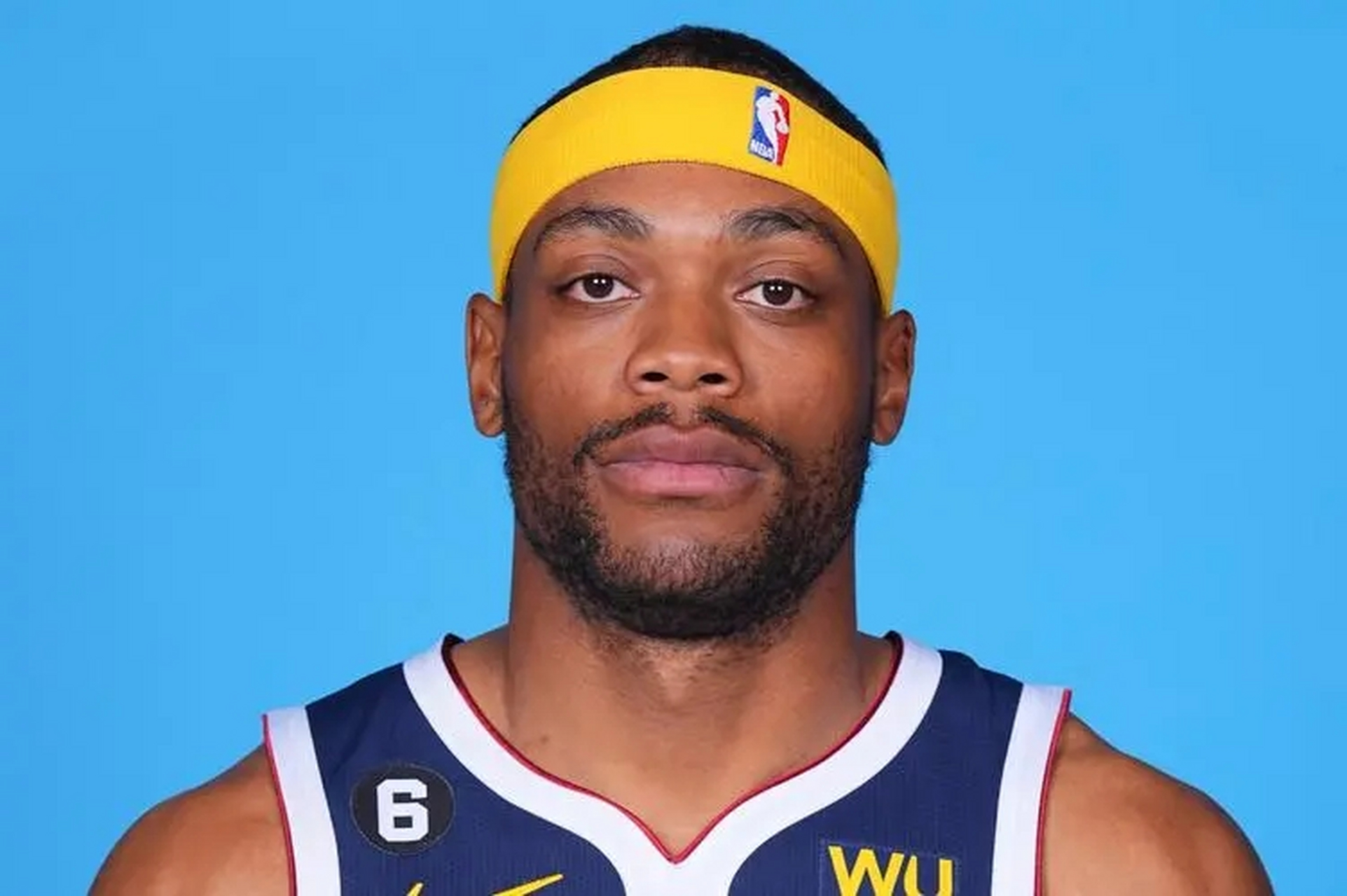 2022-23赛季,布朗为掘金出战80场常规赛,场均能得到11.5分4.1篮板3.