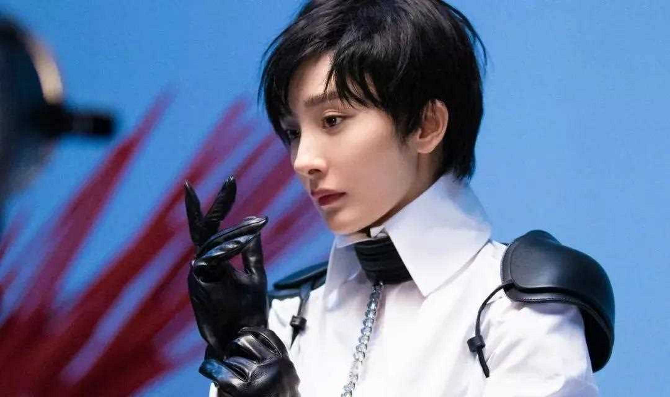 杨幂留短发,其实挺好看的,显得她特别的有灵气,并且少年感好明显,这样