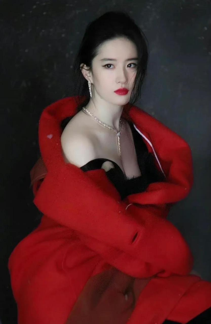 刘亦菲红色大衣图片