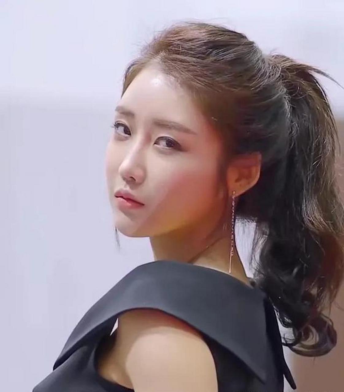 女神柳多妍:回眸一笑百媚生