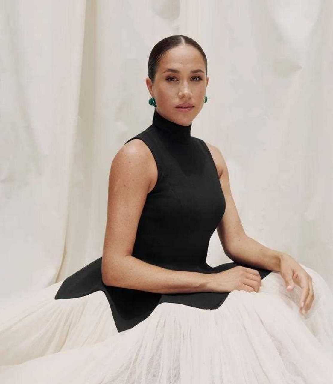 梅根的最新杂志大片释出,状态很好,自信有力量.