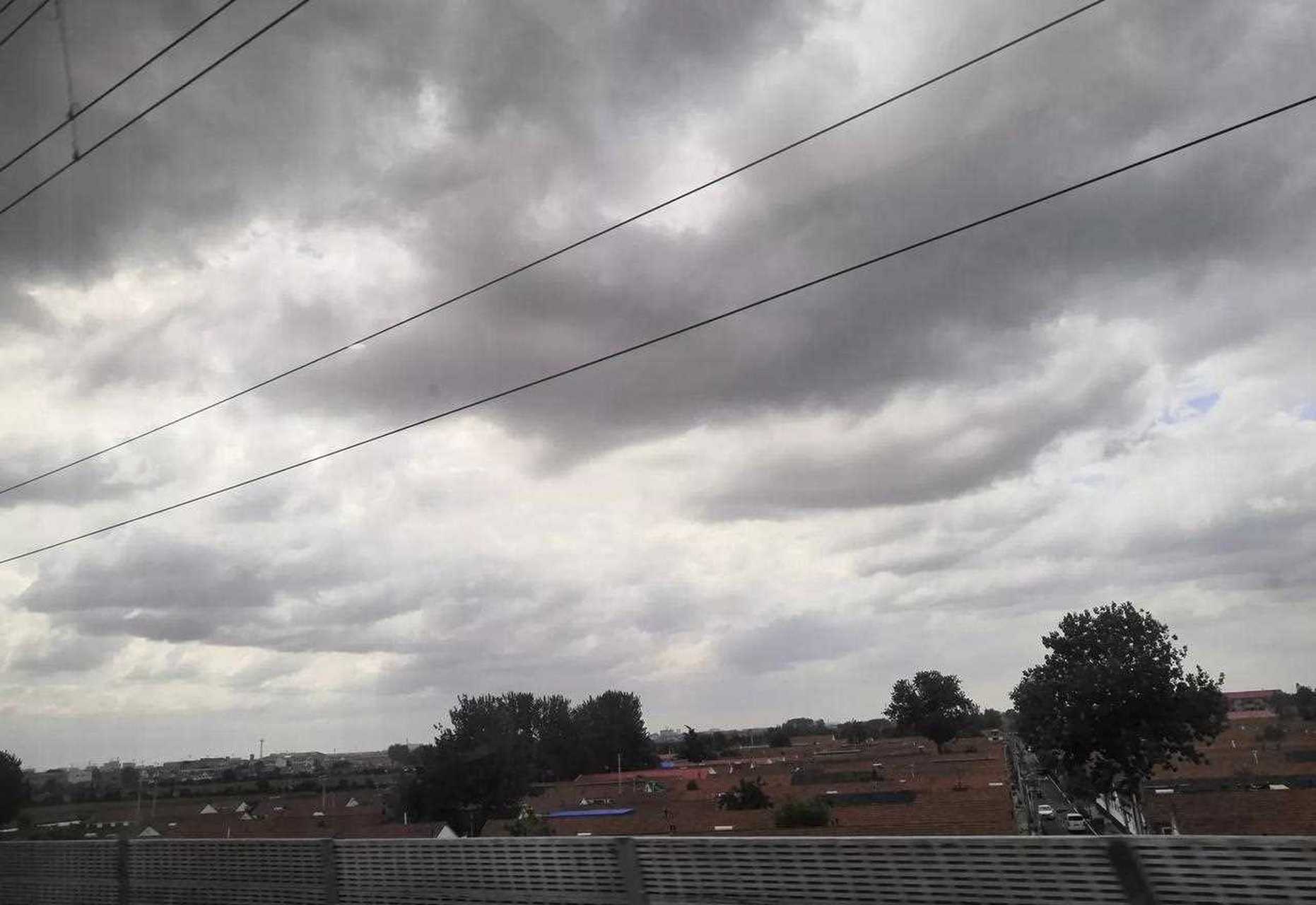 台风玲玲来了.看看这云.