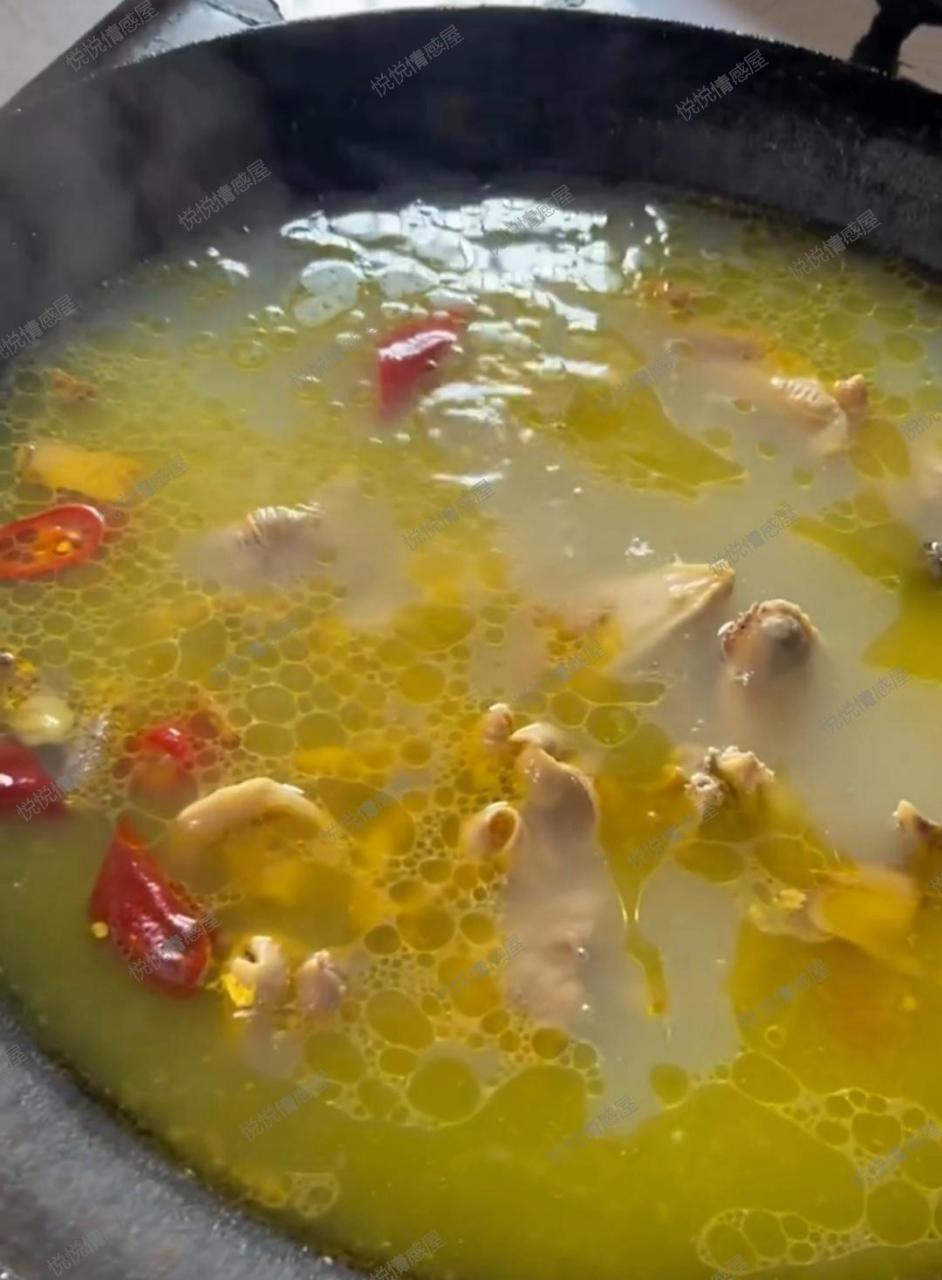 哎呀,还是大锅炖出来的鸡汤好喝,真的就是那种特别正宗的味道!