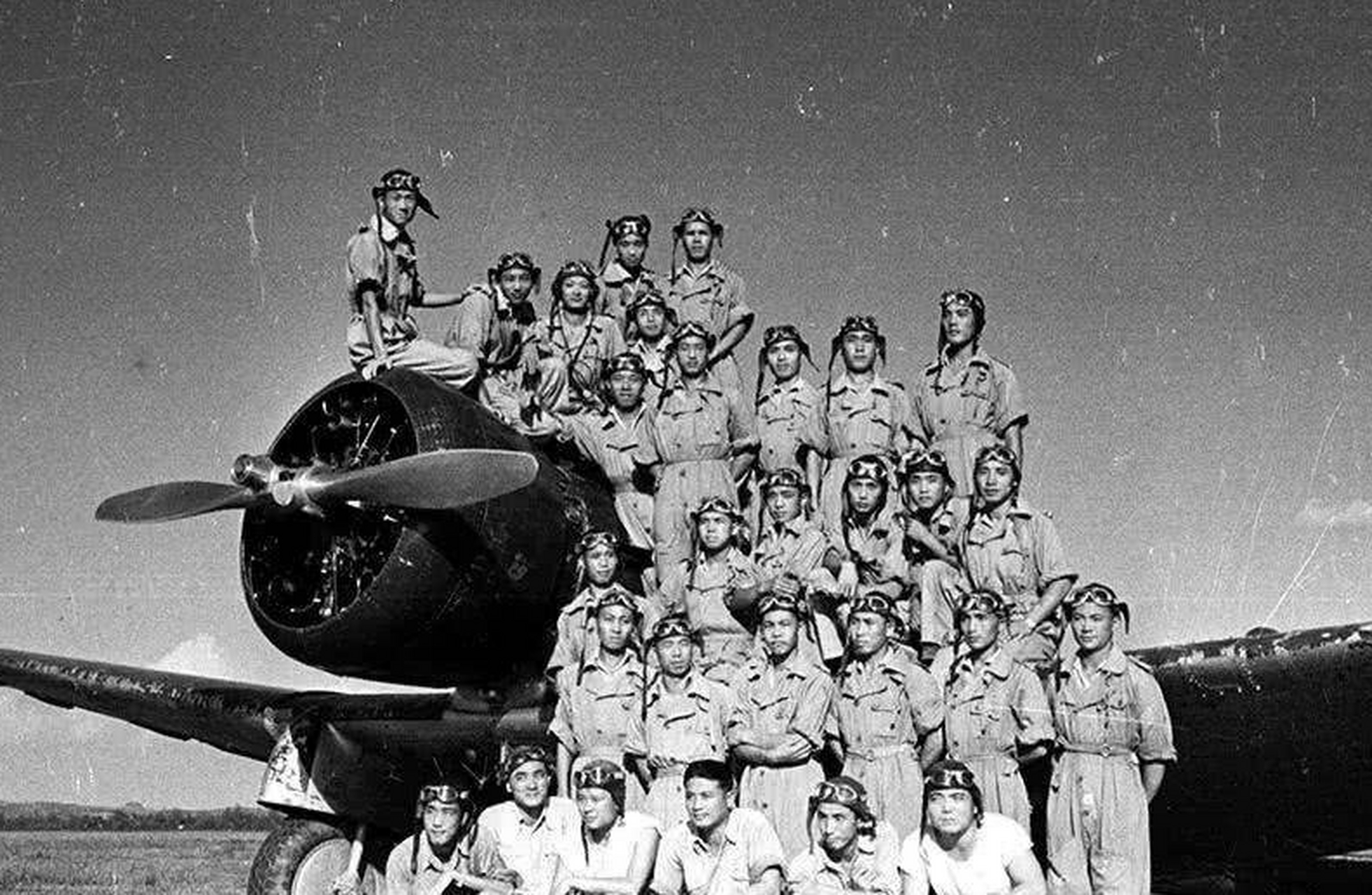 当时,民国空军基本依赖美国,飞机性能和数量远不如日军.