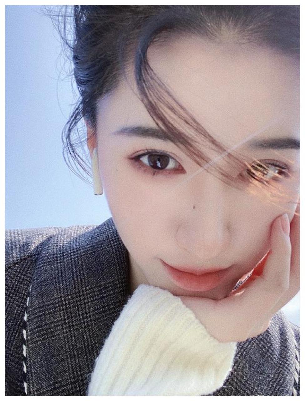 中南大学美女于典迷人美照欣赏,真可爱啊