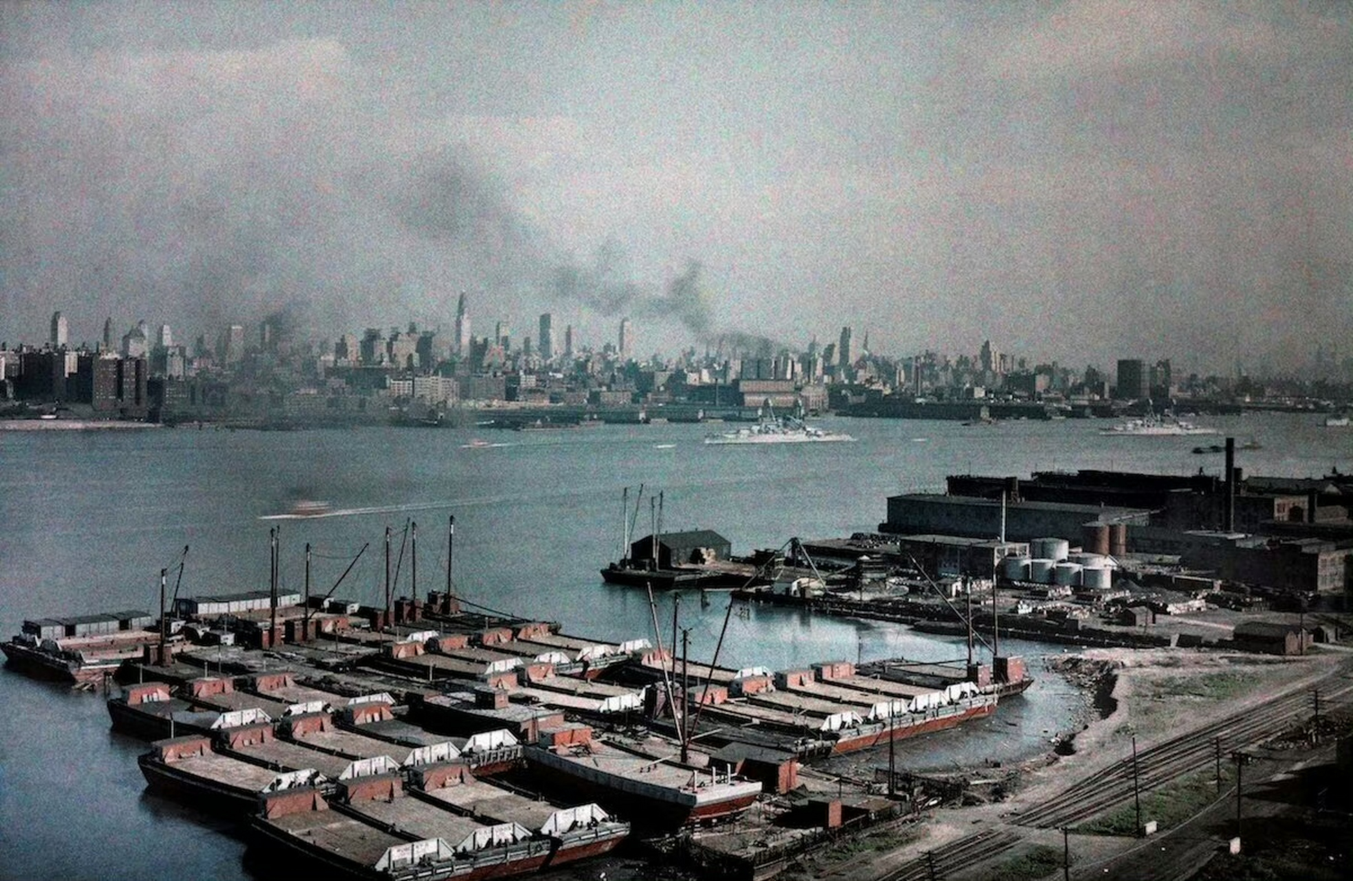 二十世纪初,纽约街头. 城市建设也是非常完善了!