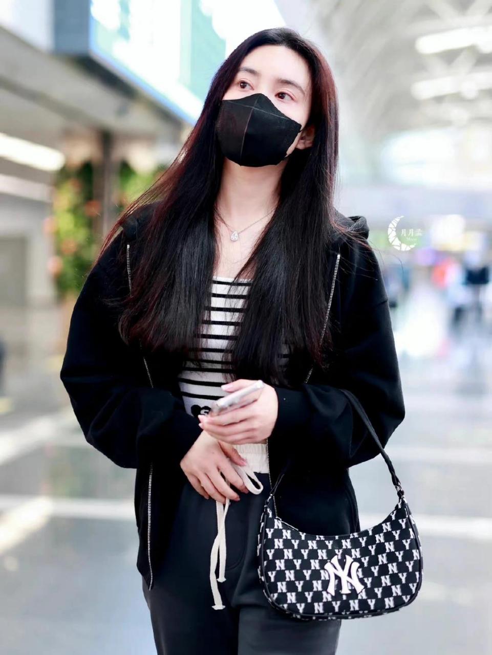孟子义私服 黑色卫衣内搭针织衫系列 孟子义昨日机场私服饭拍