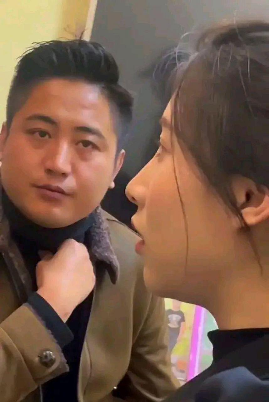 老婆在旁边,看其他女人不太好吧 #中国版chatgpt来了# #搞笑趣味图