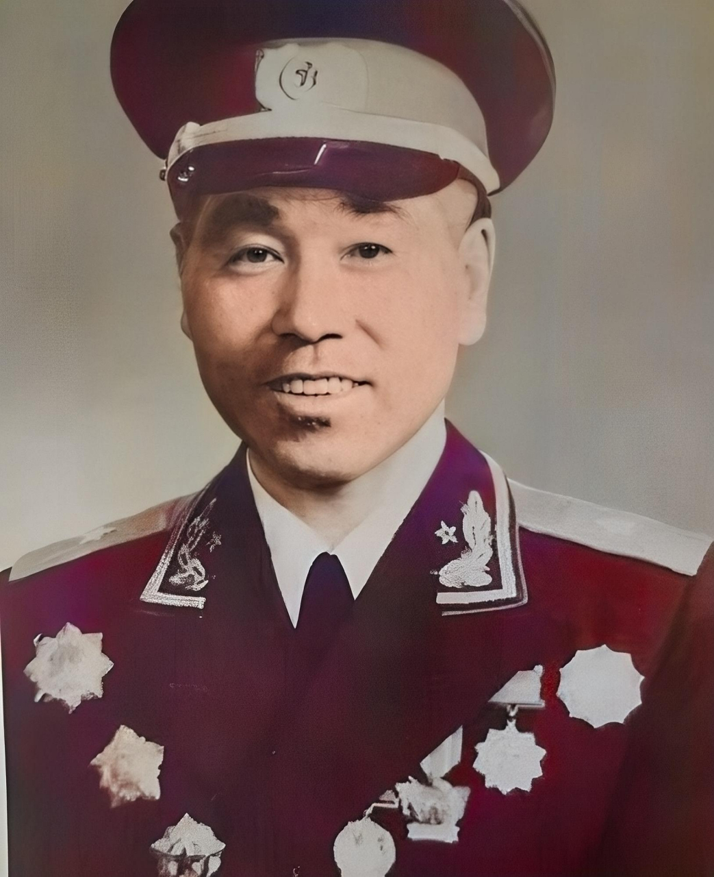 1952年,创建少将王智涛被指控与挪用公款.陈毅:让我先和他谈谈.