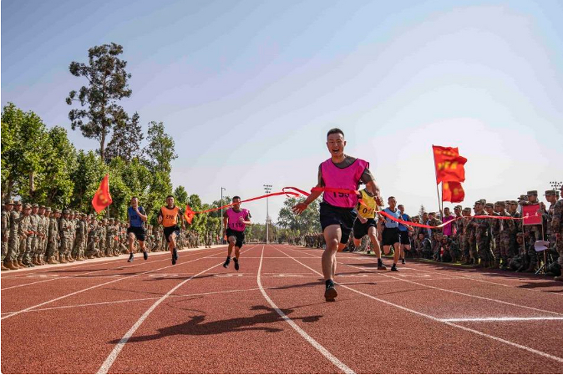 军体运动会火热进行中,近日,陆军第75集团军某旅举办军事体育运动会
