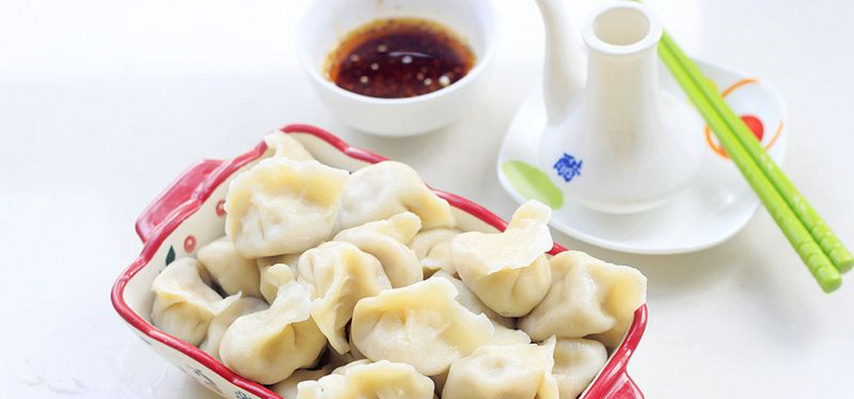 《大葱羊肉饺子》我们喜欢吃原汁原味的,不喜欢加过多的调味品,葱,姜