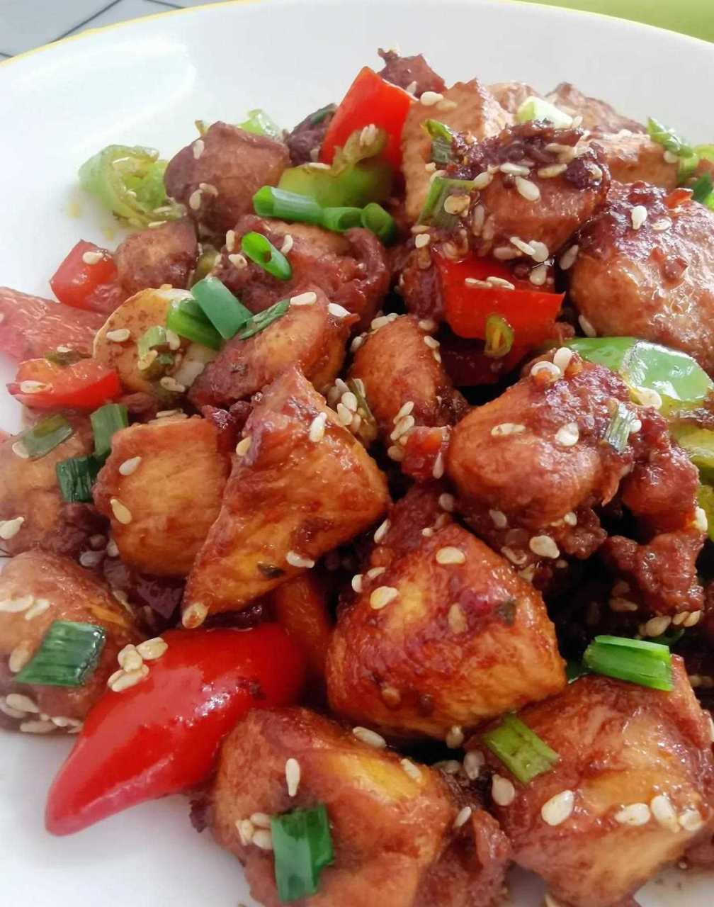 按时吃饭蒜香鸡肉粒,咸鱼炖粉条,清炒红薯尖,香瓜泥,咸鸭蛋,藜麦大