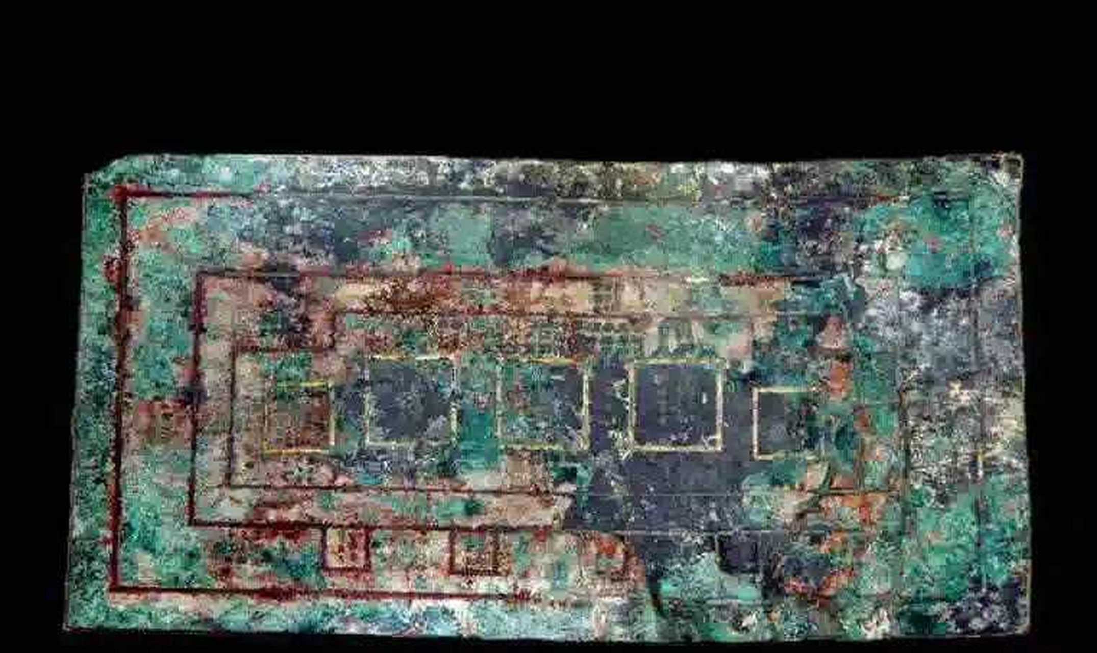 错金银铜版兆域图 为中山王厝陵区的建筑规划图,图向与现地图相反