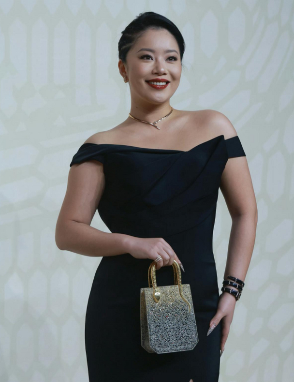 王菊这坚定的笑容完美的诠释了什么叫自信的女人最美!