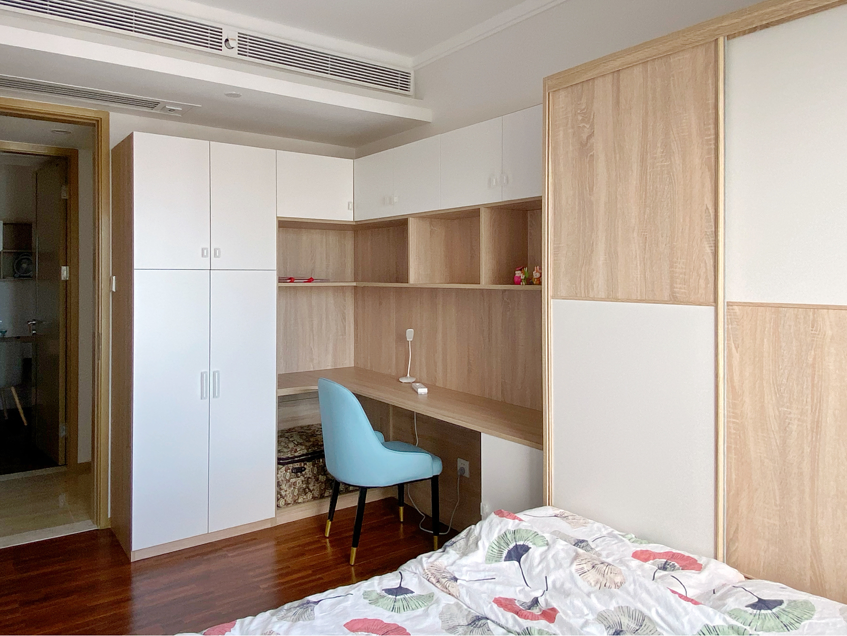 面积小小的次卧,榻榻米,书桌衣柜一应俱全   [饺子] 基本信息: 大次卧