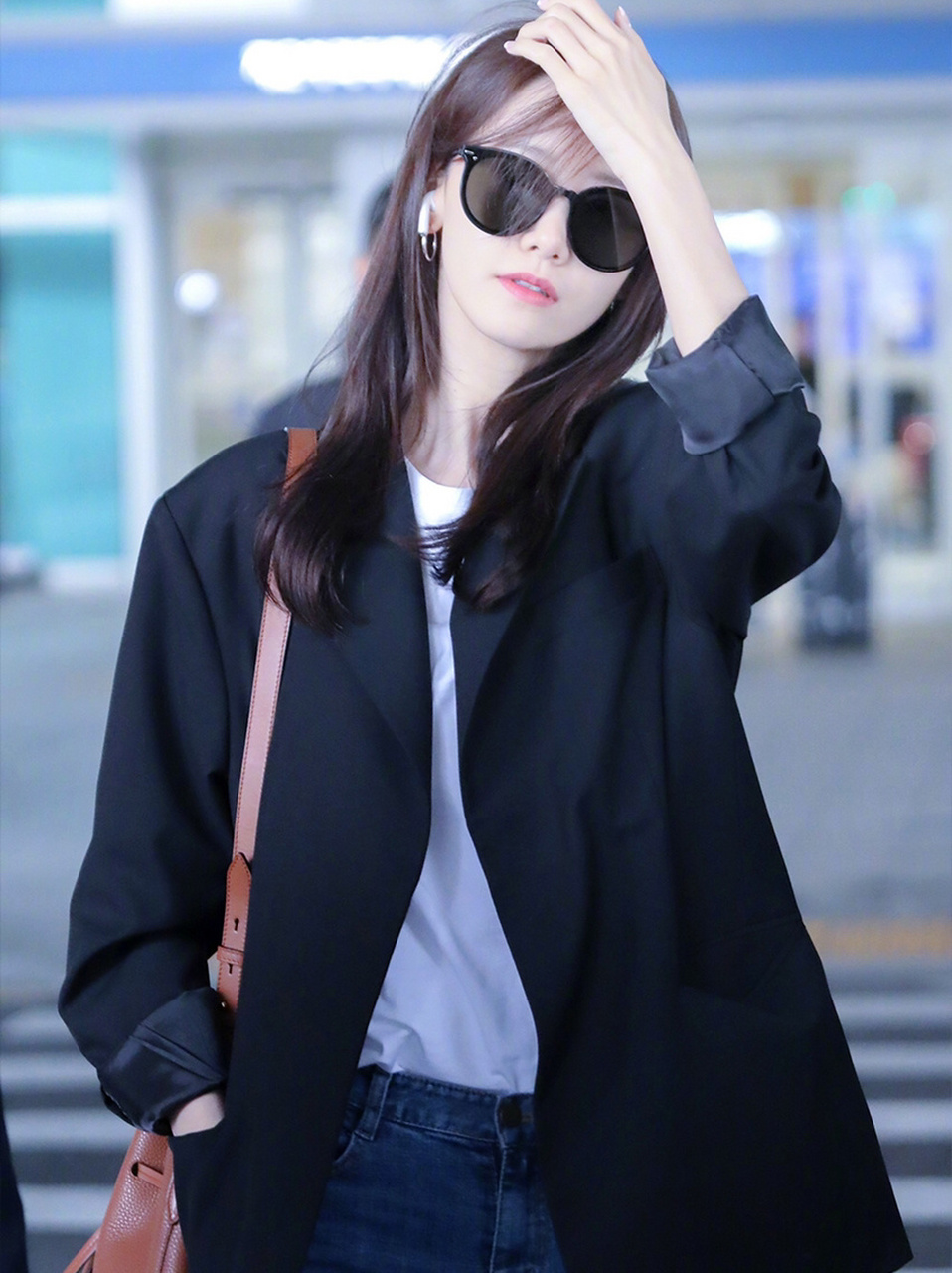 每日穿搭 林允儿日常私服穿搭分享 外套|mudidi 包包|巴利 bally