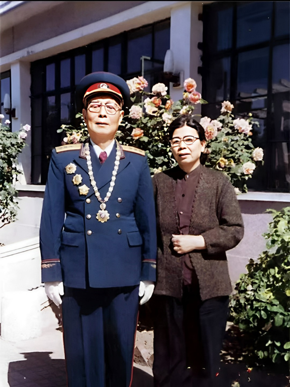 1986年,80岁的创始人上将·李志民·将军与夫人·刘平笔下的张珍贵