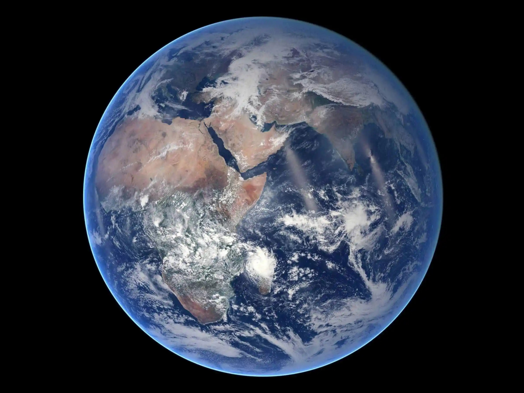 "地球"这个名字起源于盎格鲁撒克逊语 我们太阳系里的其他行星都是