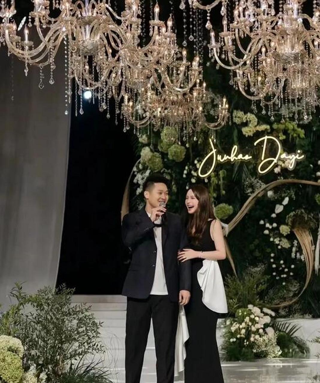 【张大奕官宣领证 此前曾陷入与蒋凡的感情绯闻】7月23日,张大奕发出