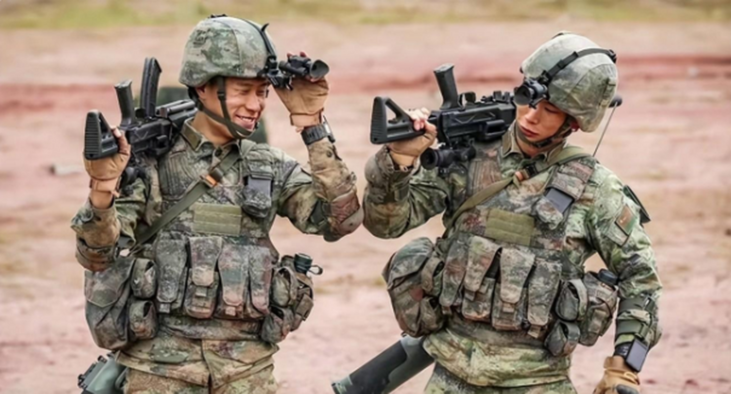 国内重装机枪手,全套战术装备加火箭筒不输西方  国内重装机枪手亮相