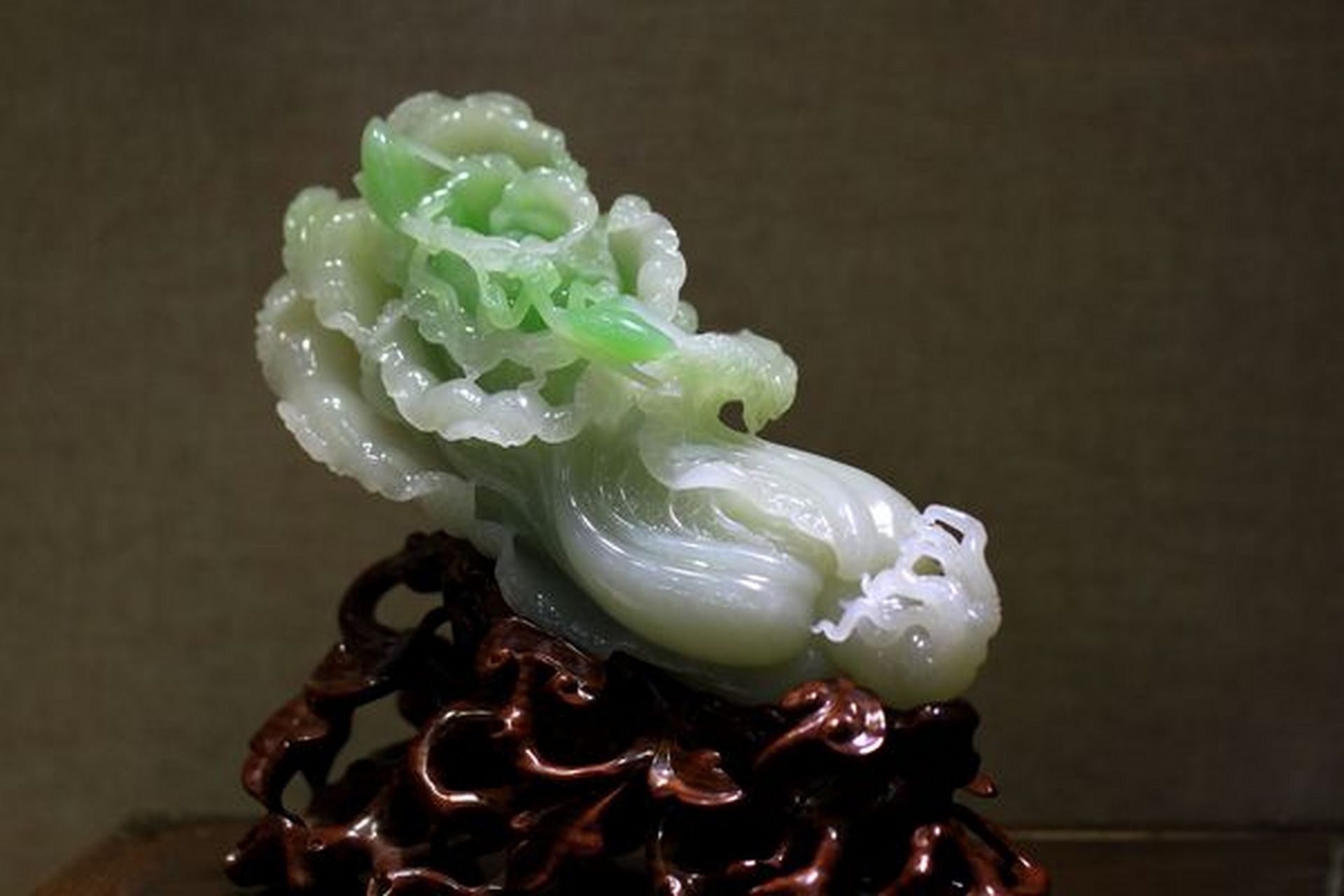 南阳特产——南阳玉器 南阳玉雕始于六千年前新石器石代,在中国玉文化