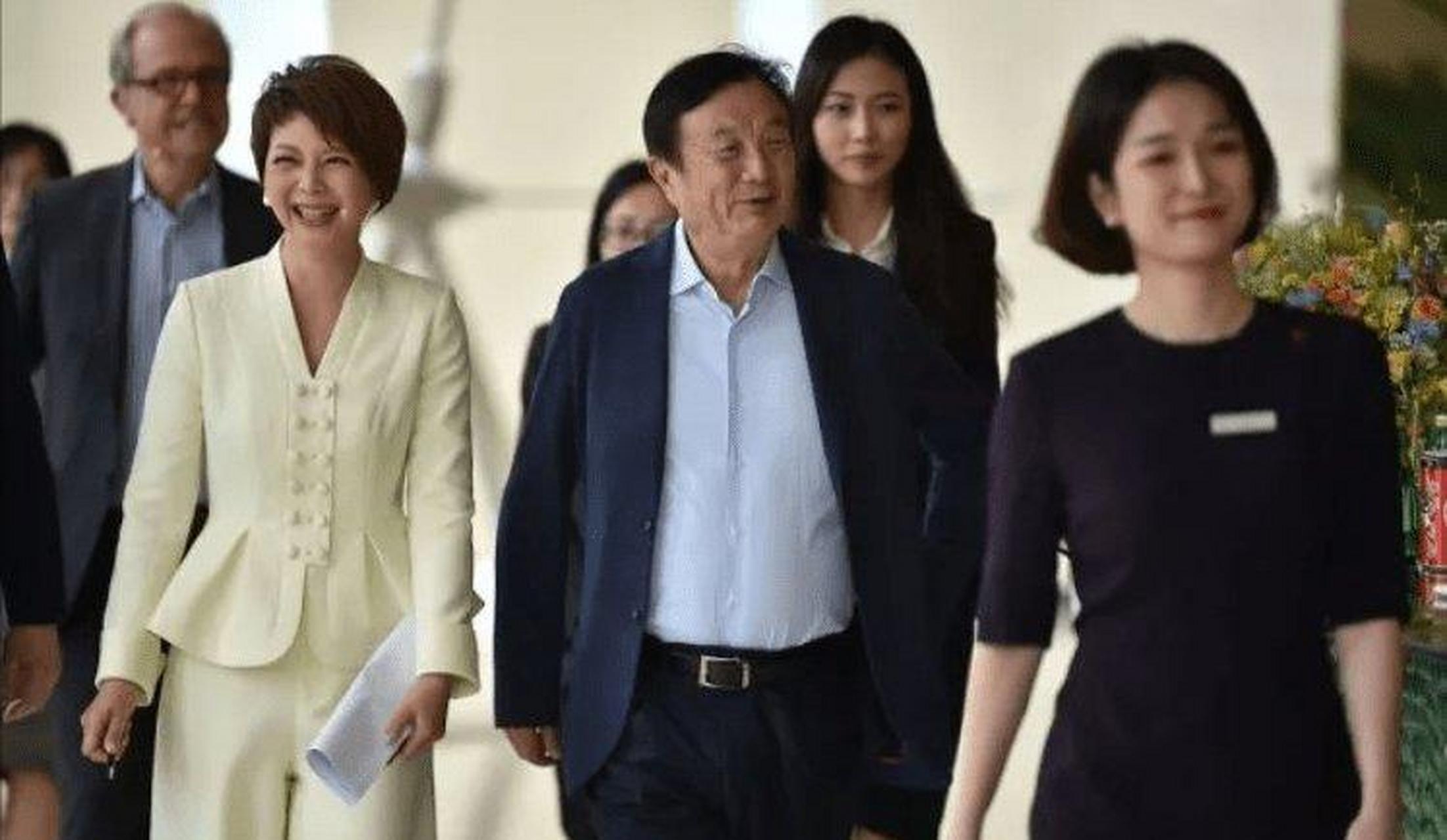 2000 年,华为2号人物李一男提出辞职,任正非指着他的鼻子骂:"华为总裁