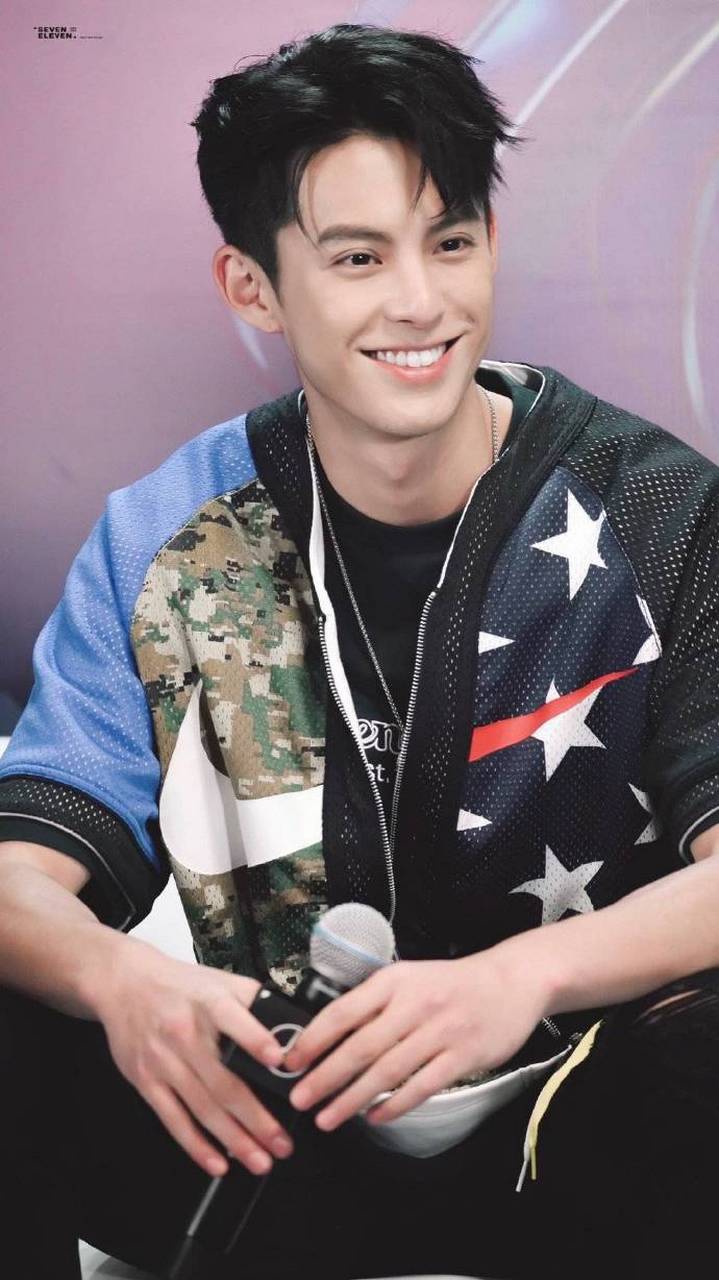 星闻#  快来收获今日份开心的王鹤棣,阳光大男孩谁不爱呢? #王鹤棣