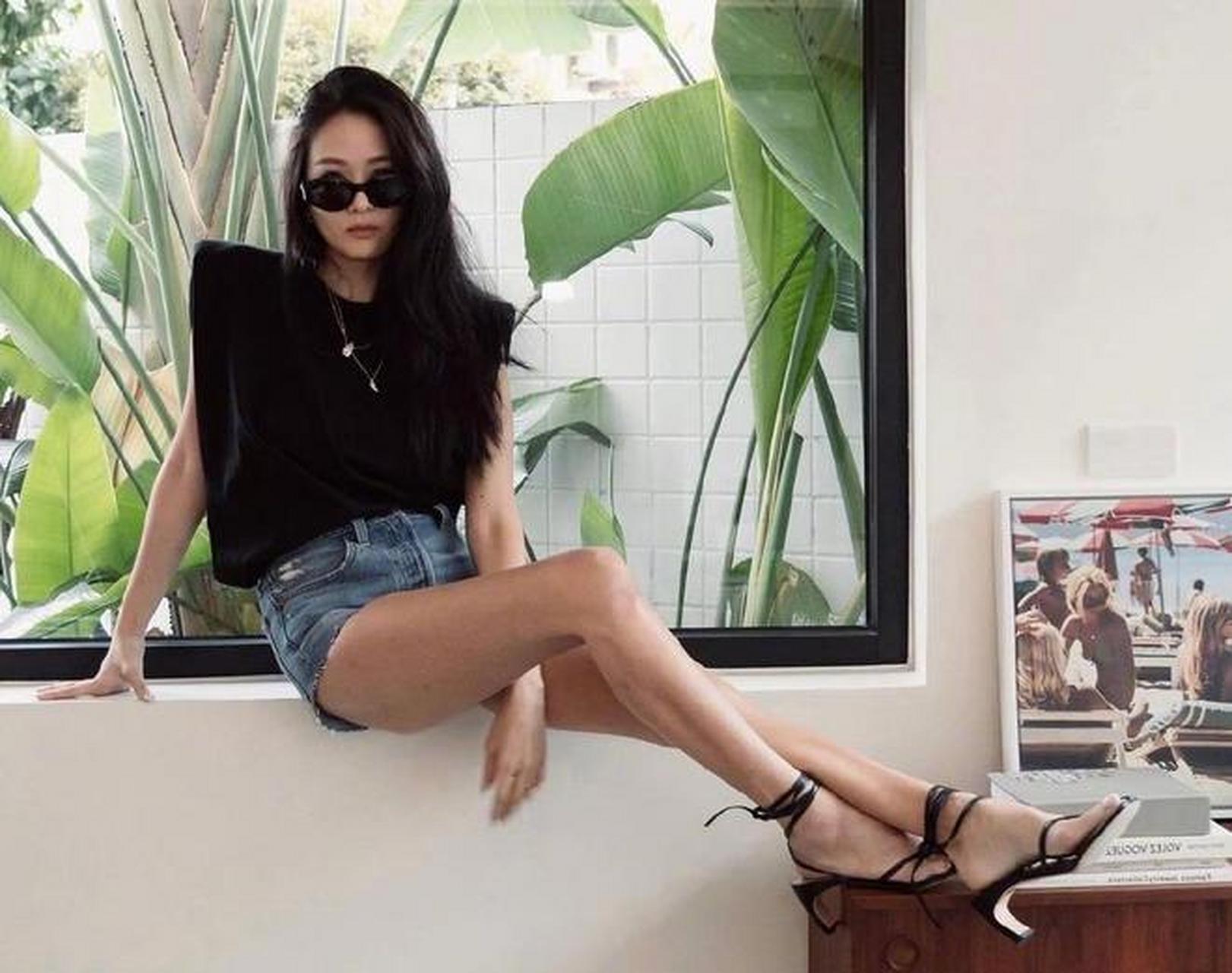 43岁台湾名媛孙芸芸的黑色穿搭真时髦,比"拼单名媛"高级很多!