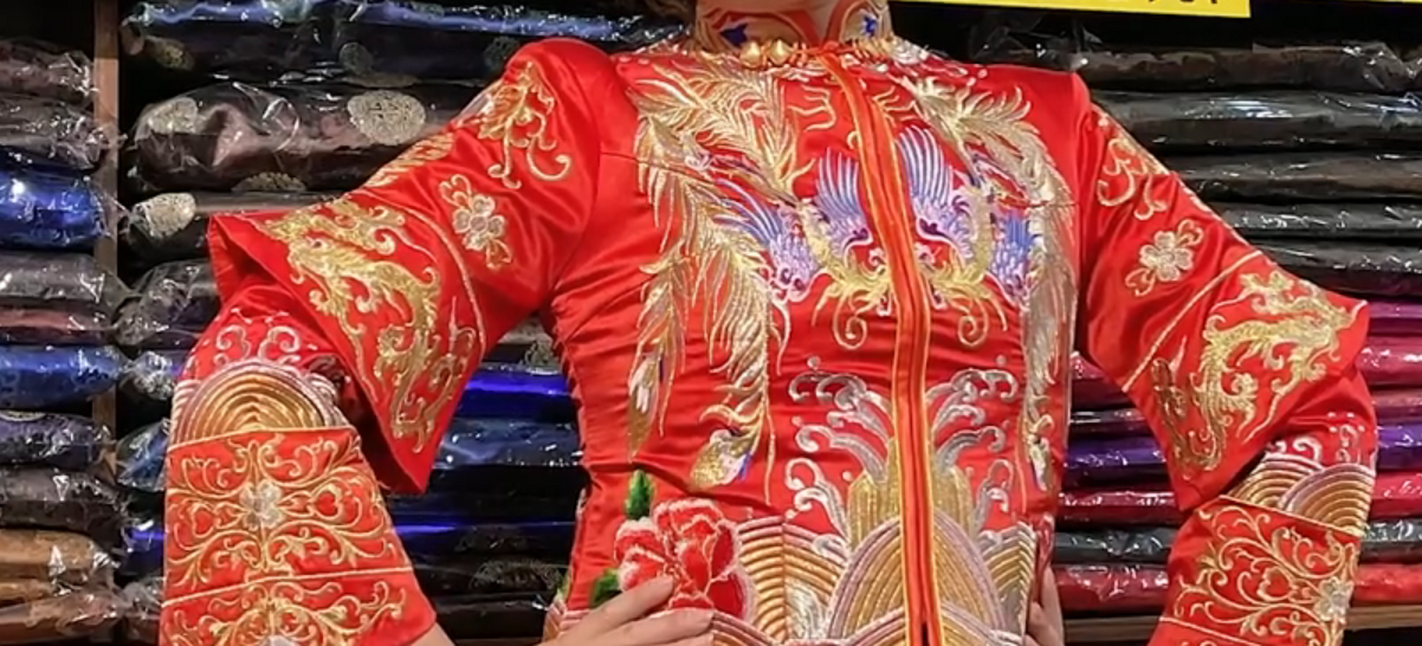 【90后女入殓师穿上寿衣大方展示】 辽宁大连,90后的李敬芳当入殓师十