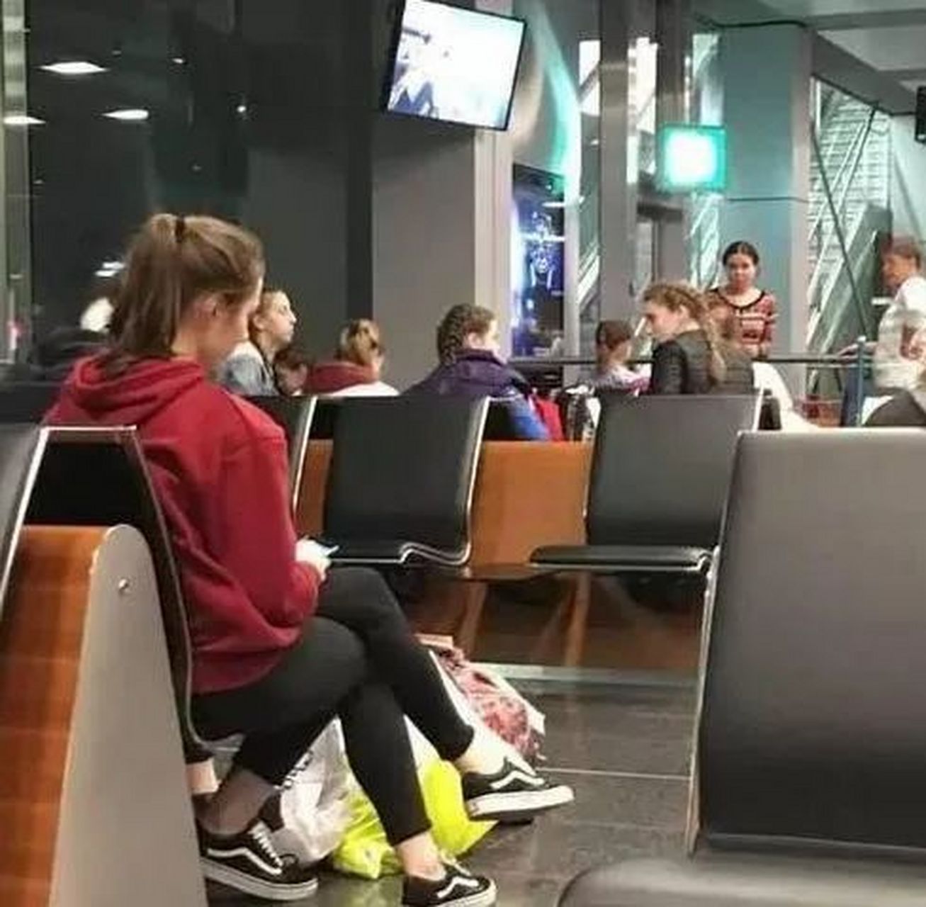 三条腿的蛤蟆不好找,三条腿的女人遍地都是#搞笑图片