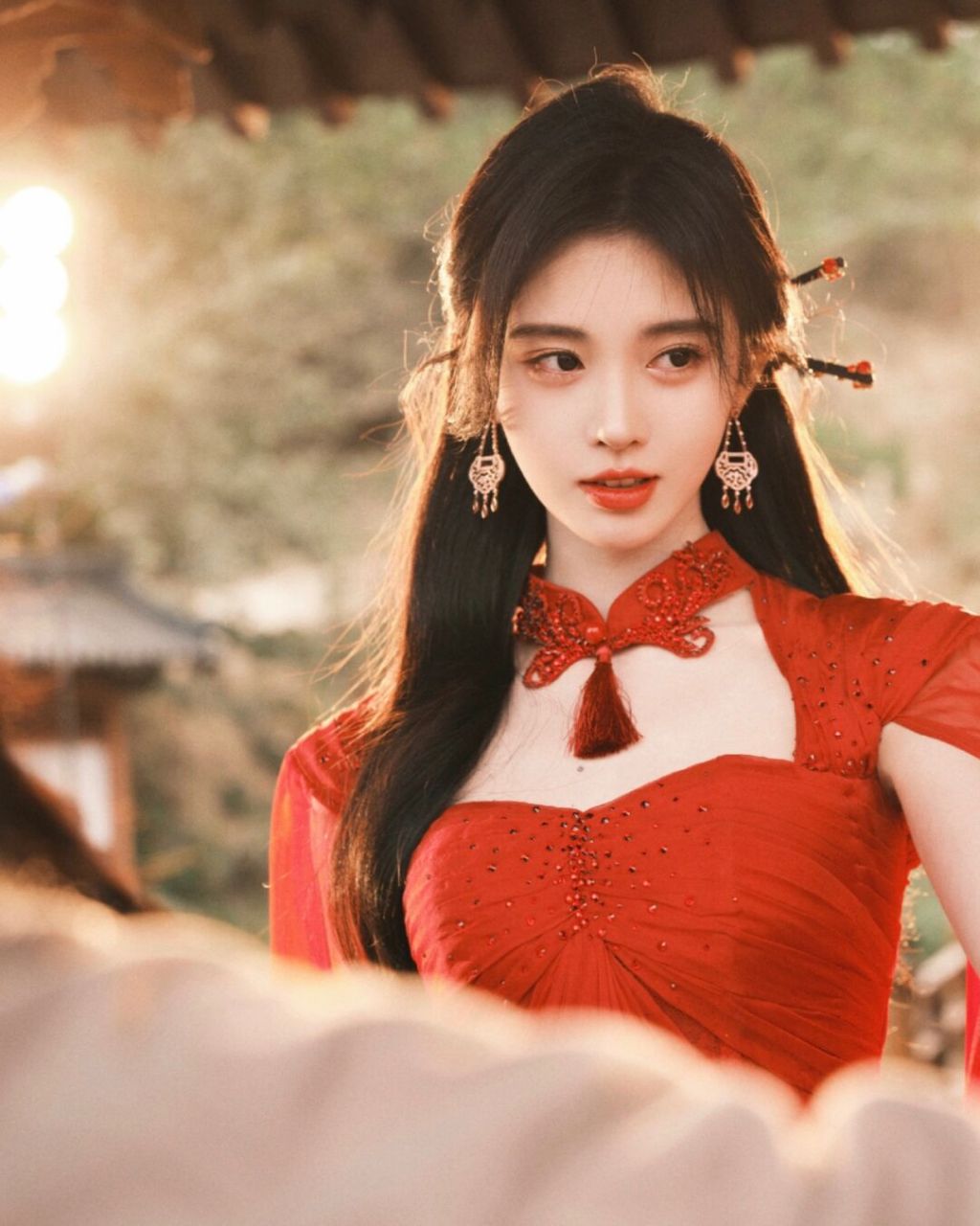 裙子是selenechow design for鞠婧祎