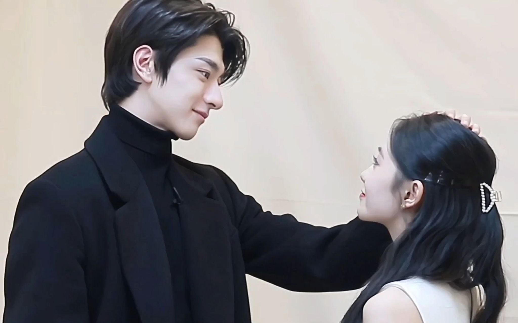 刘浩存和林一主演的新剧《脱轨》最近动静不少,虽然还没正式定档,但