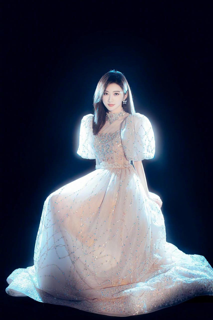 景甜泡泡袖公主裙 景甜泡泡袖公主裙,在发光的甜甜,好美好梦幻!