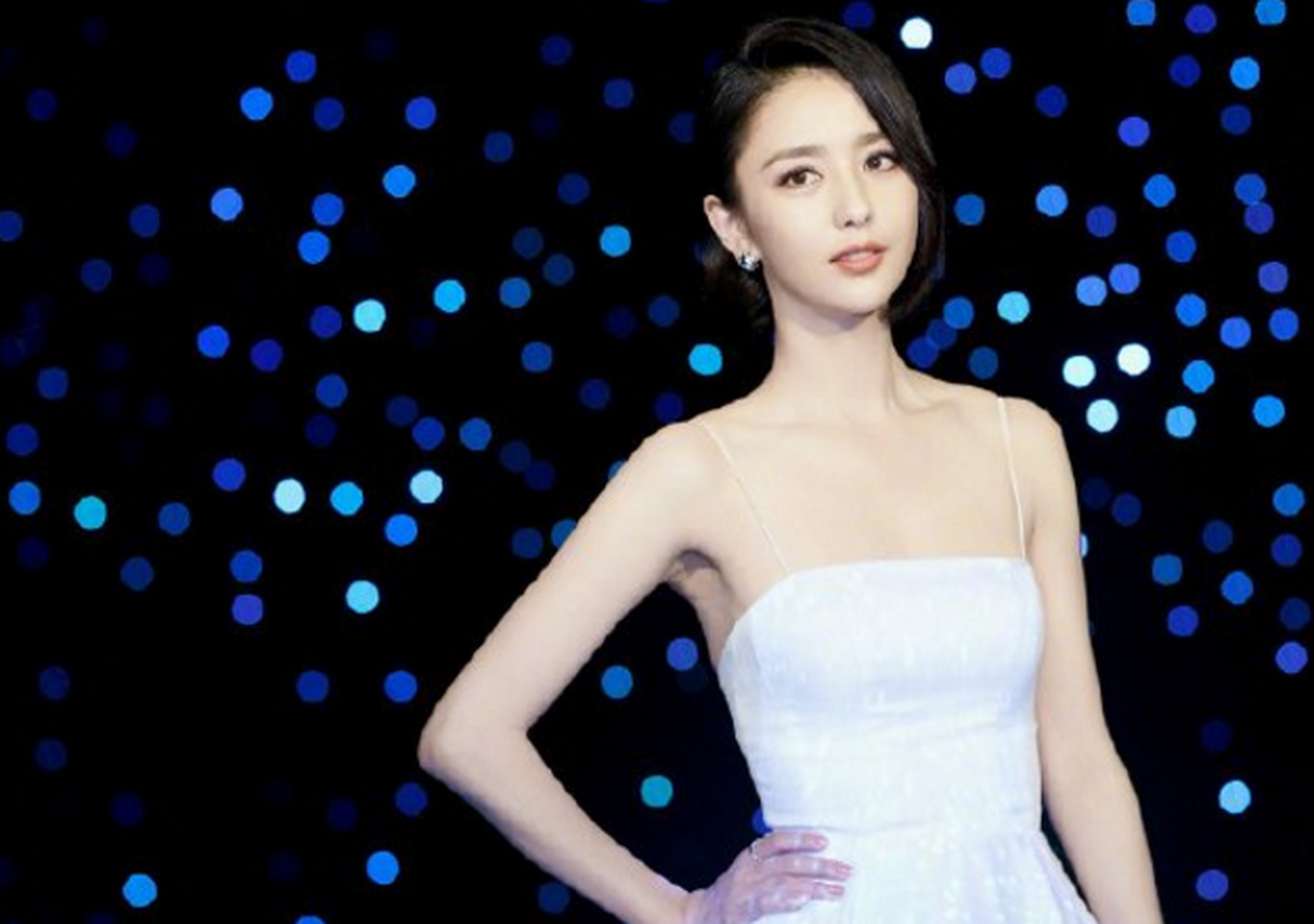 在自己年轻的时候,把美丽留下,这是每一名女性的梦想,蜡像馆给佟丽娅